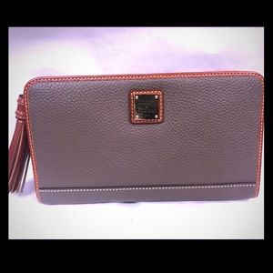 Dooney & Bourke wristlet clutch elephant Alice LG